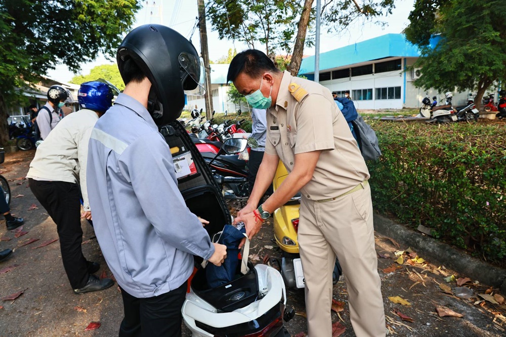 วิทยาลัยเทคนิคระยอง จับ นศ.ตรวจค้นหายาเสพติด-อาวุธ ขานรับนโยบายวาระจังหวัด รุกแก้ปัญหายาเสพติดจริงจัง