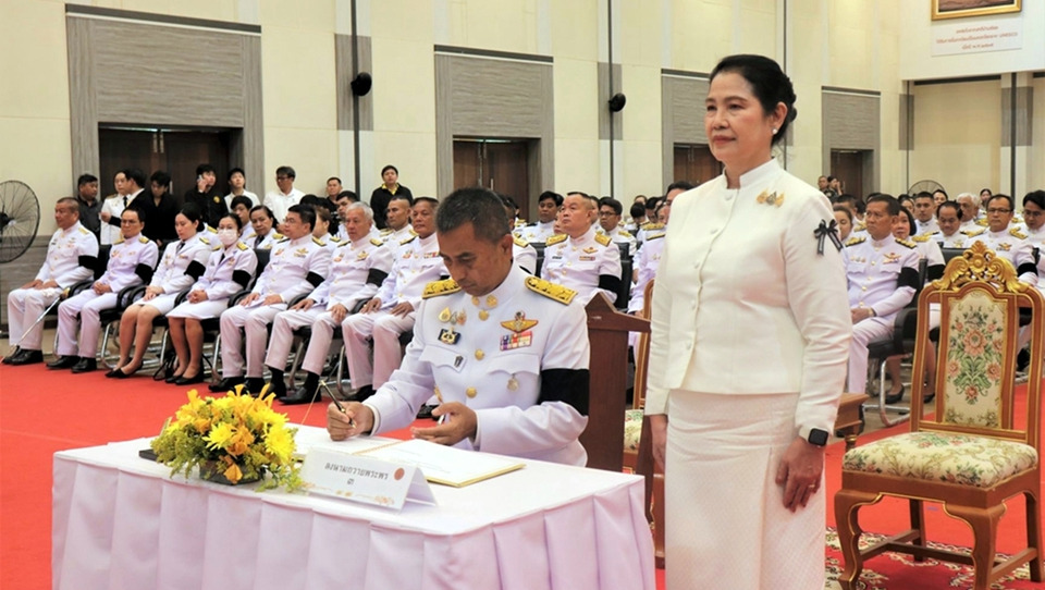 อุดรธานีรวมใจจัดพิธีเฉลิมพระเกียรติ 74 พรรษา พสกนิกรทุกหมู่เหล่าร่วมถวายสัตย์-ตักบาตร