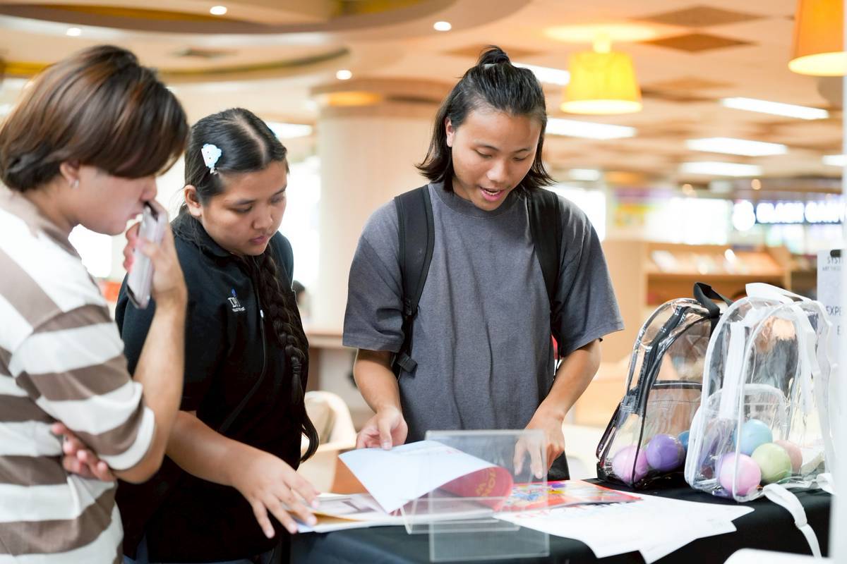 “เดอะแบก” นิทรรศการงานศิลปะบำบัด DPU ที่ชวนคุณปลดล็อก "ภาระใจ" สู่การเป็น "Hero" ในฉบับคุณ