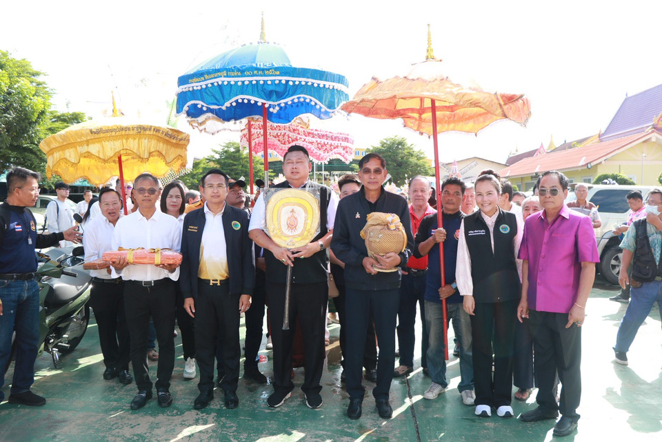 “นายกแจ๊ส–นายกยุทธ” ร่วมจัดทอดกฐินสามัคคี วัดกล้าชอุ่ม จัดใหญ่ถวายเงินสมทบสร้างเมรุ