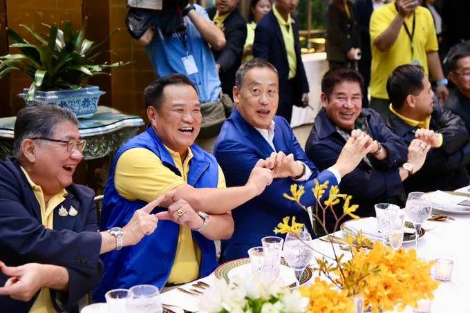 คึกคัก ! "พปชร." เจ้าภาพดินเนอร์พรรคร่วมฯ "บิ๊กป้อม" มอบ "ธรรมนัส-สันติ" ดูแล "เศรษฐา-อุ๊งอิ๊ง-รมต." ส่องเมนูเด็ด