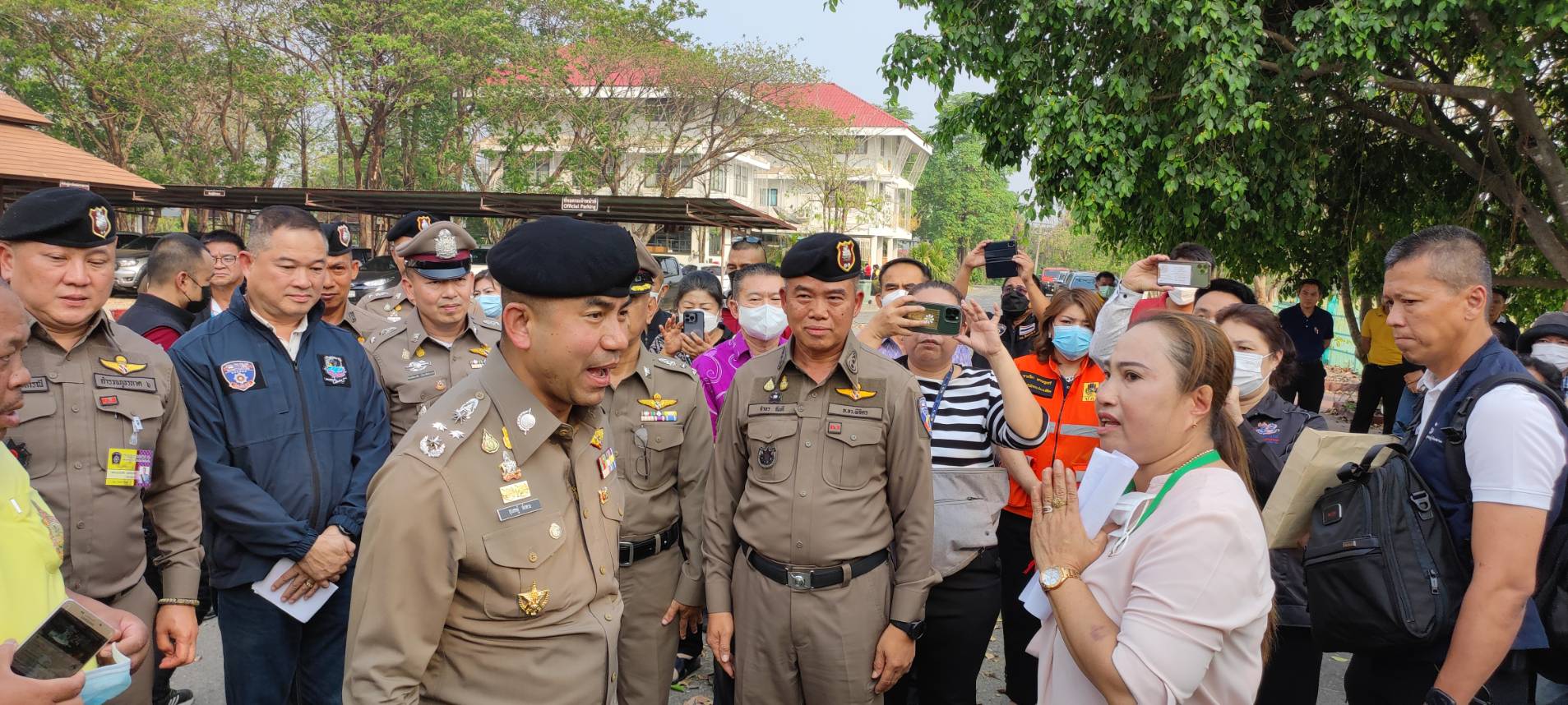 ชาวบางคลานฝ่ายต่อต้านเจ้าอาวาส ขอบคุณ "บิ๊กโจ๊ก" เตรียมลงพื้นที่ พร้อมกรรมการจากส่วนกลางตรวจสอบทรัพย์สินล้ำค่าที่ชาวบ้านเฝ้ารักษาต่อสู้กับอำนาจมืดมาเกือบ10 ปี