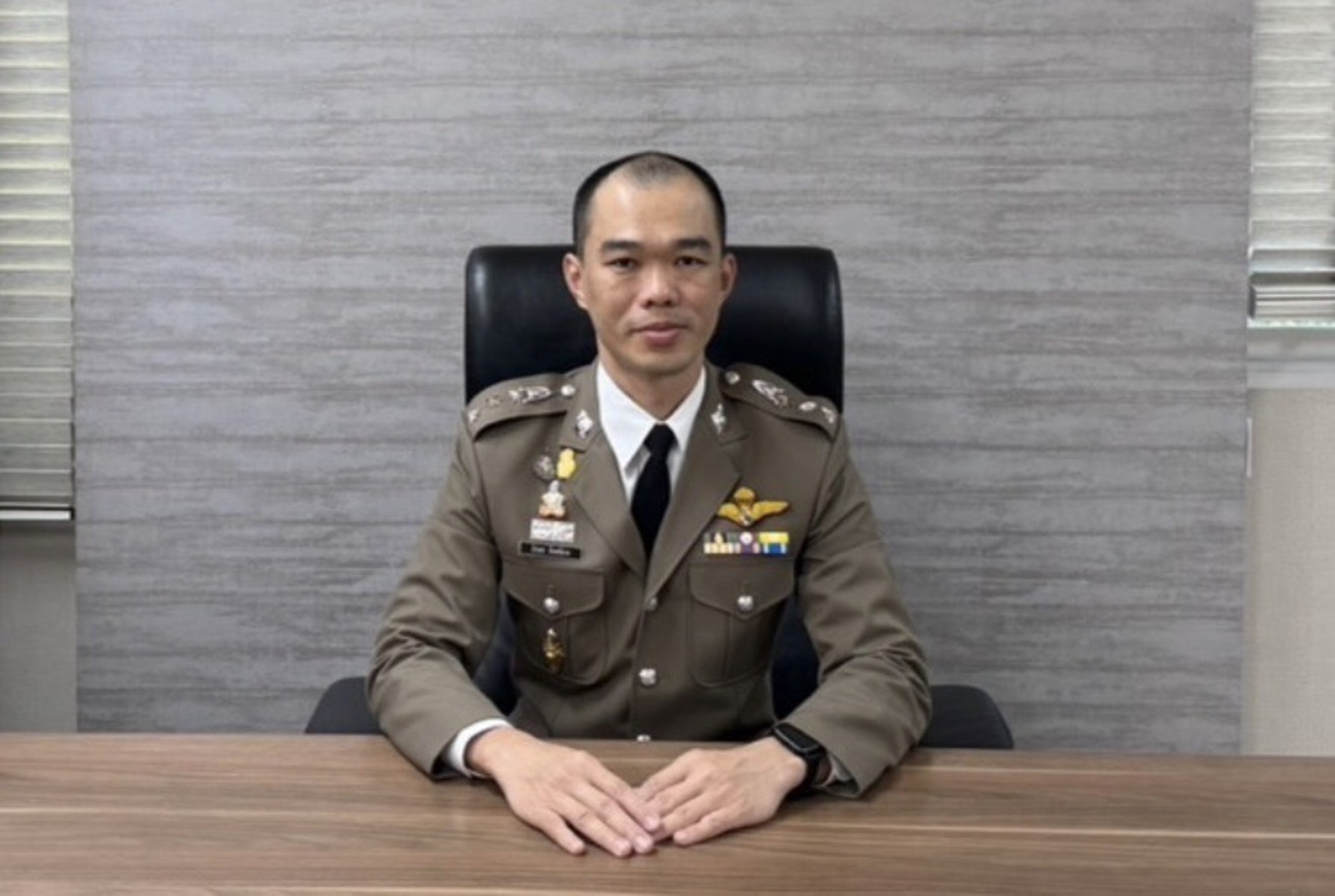 "ชาวคลอง 6 ลำลูกกา" เฮ! "พ.ต.อ.ถิรเดช" เร่งแก้ปัญหารถติดสั่งเปิดแบริเออร์ให้รถเลี้ยวเข้าซอยข้างวัดประชุมราษฏร์ได้สะดวก