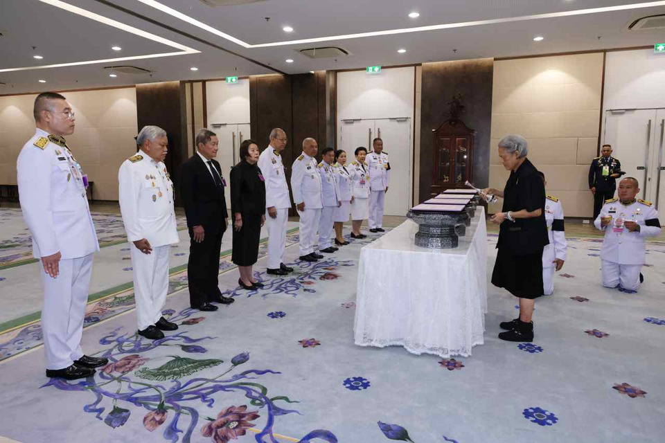 กรมสมเด็จพระเทพฯ พระราชทานพระราชวโรกาสให้คณะบุคคลเฝ้าฯ 