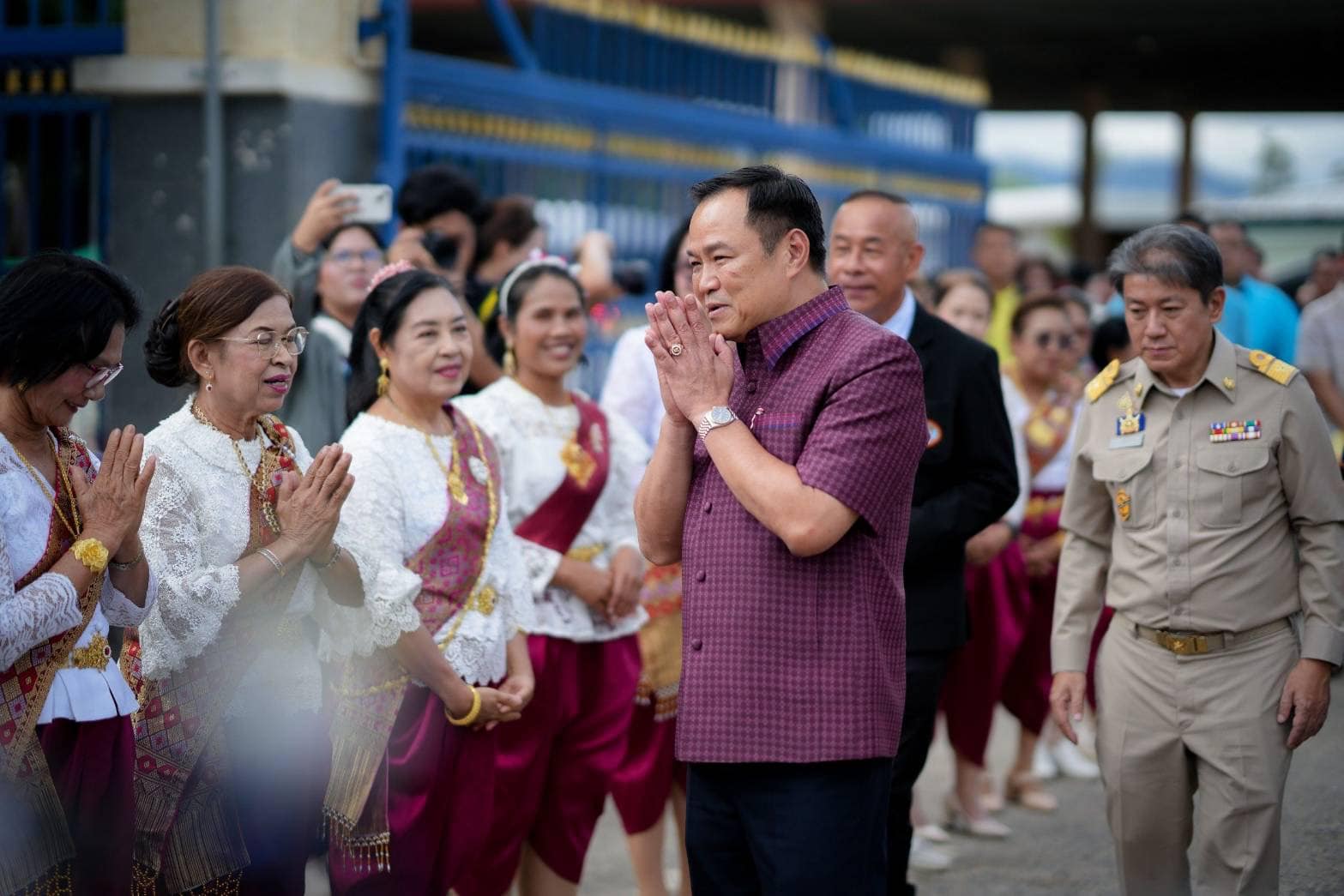 "อนุทิน" ยัน "ภูมิใจไทย" โหวตเสียงข้างมาก 2 ชั้นทำ "ประชามติ" ให้ประชาชนตัดสินใจเรื่องสำคัญ ถ้าไม่ทันให้รอสภาฯชุดหน้า 