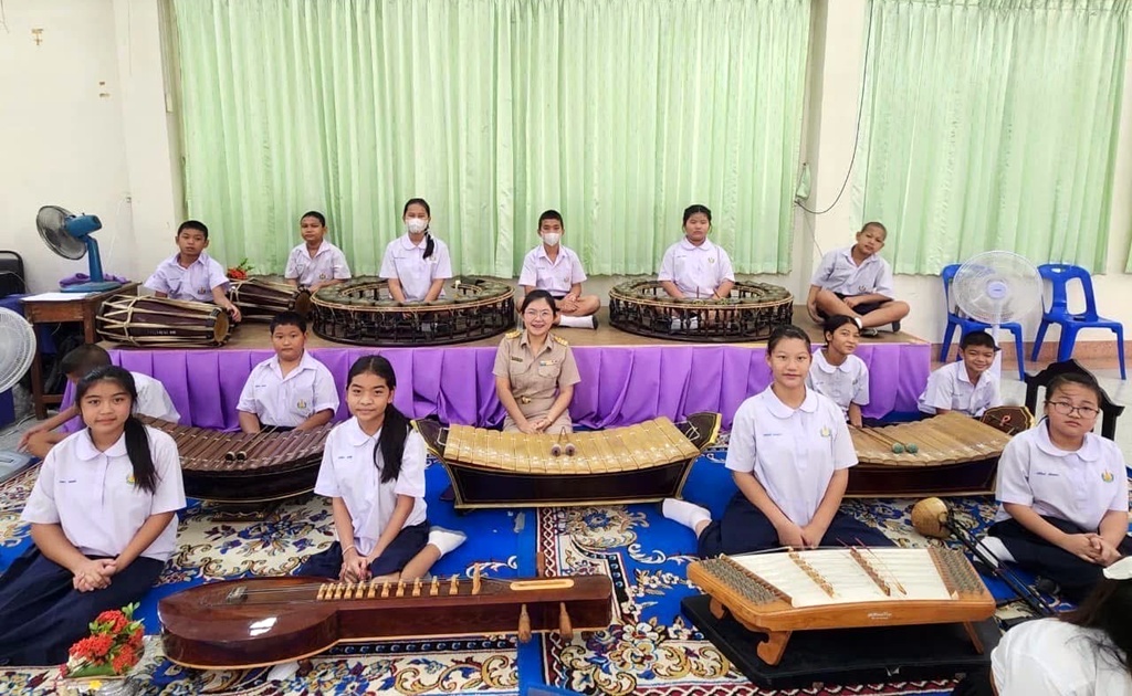 ร.ร.วัดไผ่ล้อม นครปฐม เดินหน้าสู่โรงเรียนระดับดีเด่น ดนตรีไทย 100%