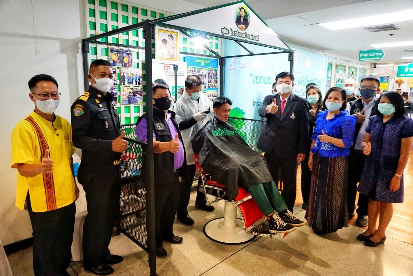 เขตวัฒนาเปิด “สุชัย บาร์เบอร์” บริการตัดผมฟรี!บุคลากร-เจ้าหน้าที่เขต 