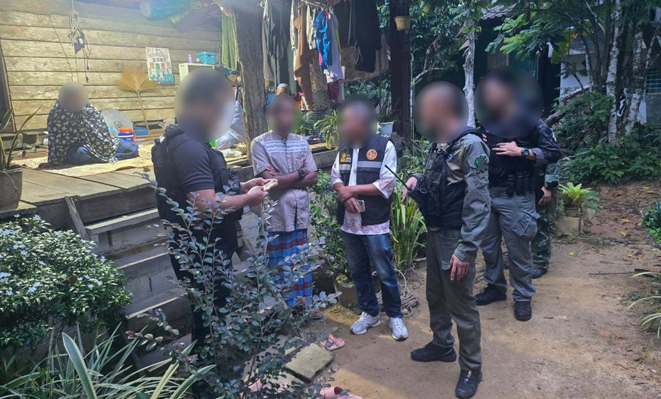 กอ.รมน.ภาค 4 สน. เชิญตัวบุคคลให้ข้อมูลเพิ่ม หลังลงพื้นที่บังคับใช้กฎหมาย อ.จะแนะ นราธิวาส