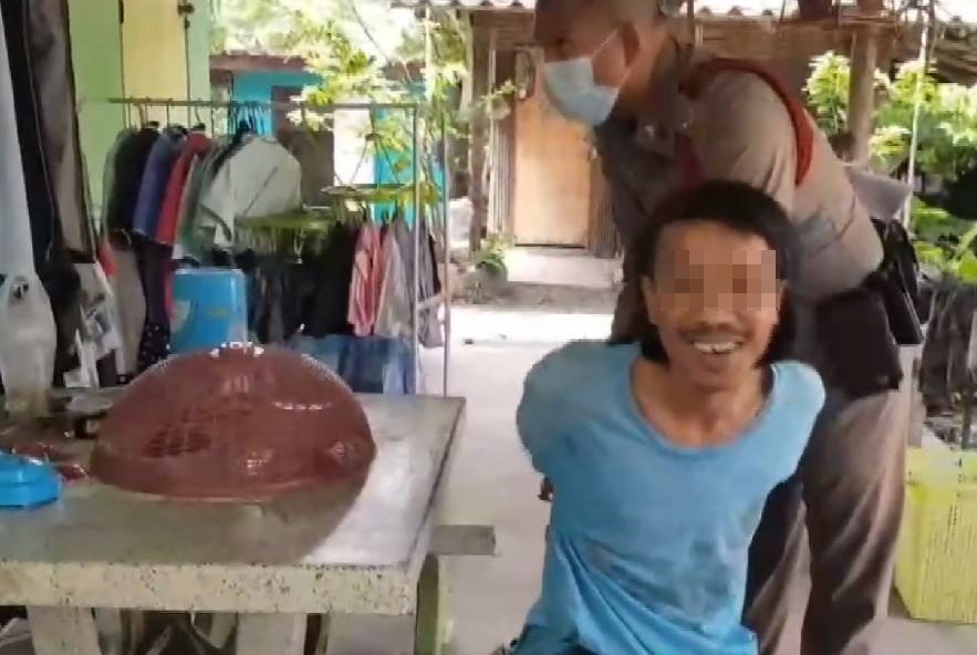  เพื่อนบ้านสุดทนหนุ่มวัย 38 เมากัญชาหลอน แจ้งตร.จับ 