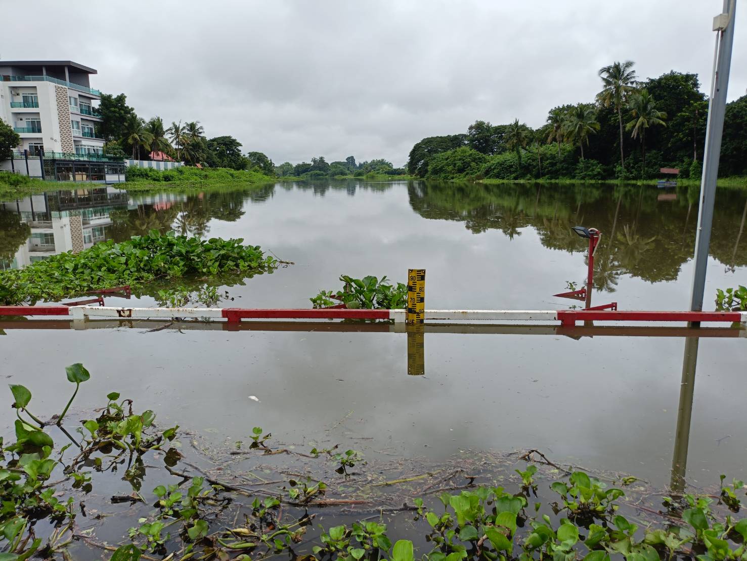 เขื่อนห้วยโมงเร่งระบายน้ำห้วยโมงรับมือฝนระลอกใหม่