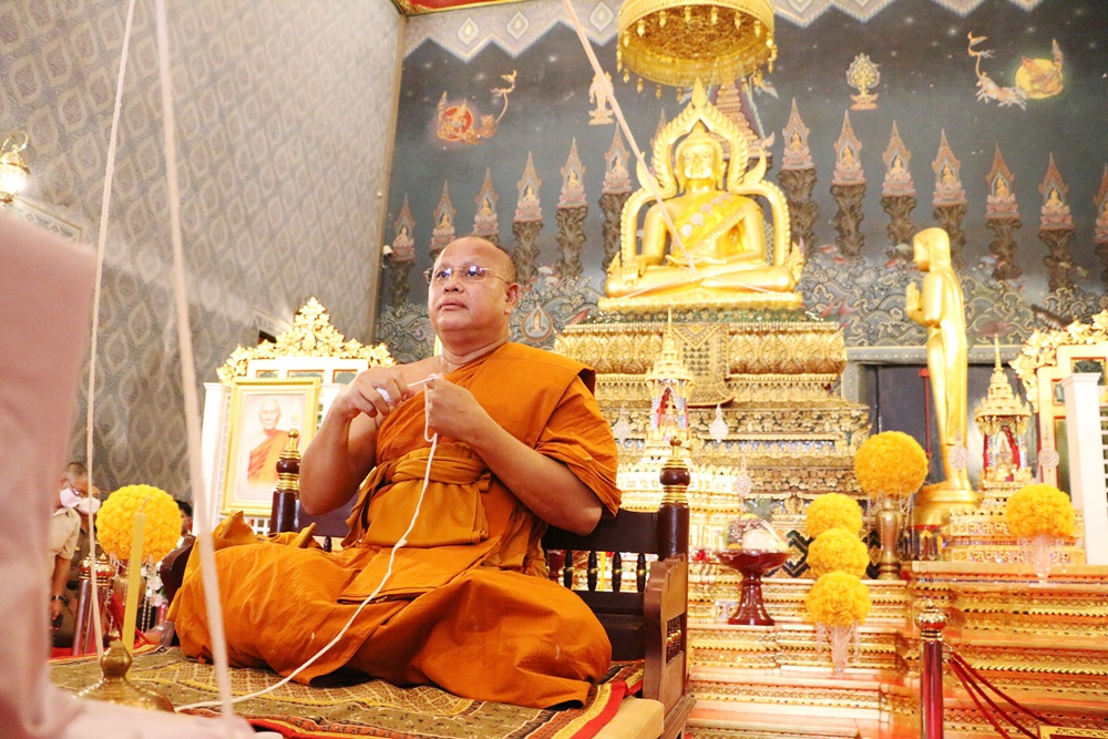ผู้ว่าฯพิจิตรนิมนต์สมเด็จธงชัยและพระเกจิดังปลุกเสกพระสมเด็จเพชรเงินทองแจกสร้างขวัญสู้โควิด19