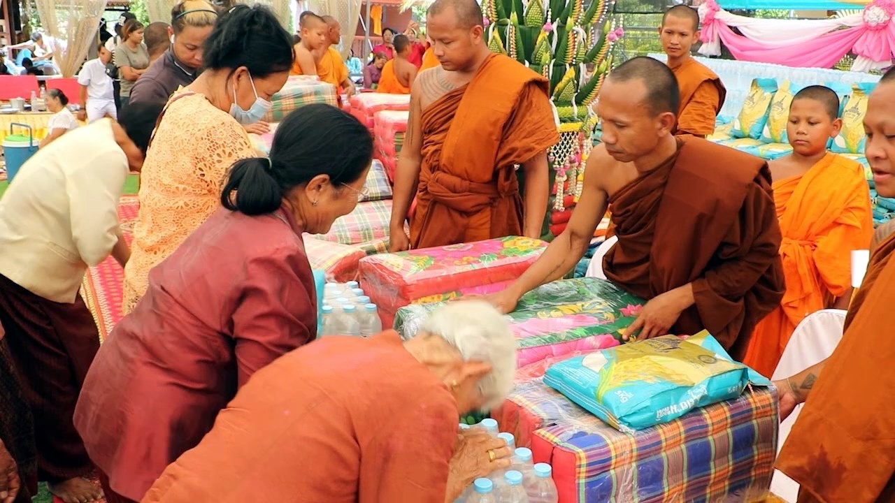 แจกจักรยาน-ข้าวสาร-น้ำ งานฉลองอายุวัฒนมงคล "หลวงพ่อญา" พระนักพัฒนาวัดเมรุสวยที่สุด