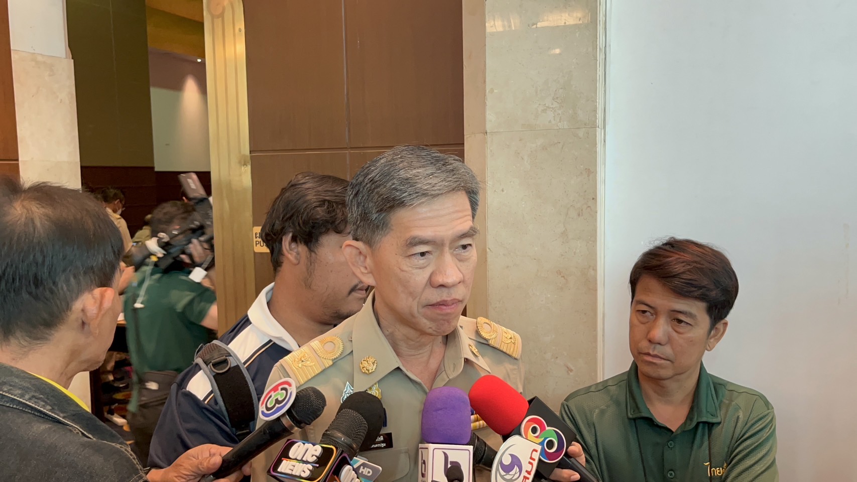 "ผู้ว่าฯนครปฐม" แจงสั่งปลด "กำนันนก" พ้น "กก.ตร." เหตุถูกดำเนินคดี เร่งติดตามปม "ฮั้วประมูล" รวบรวมรายชื่อเครือข่าย