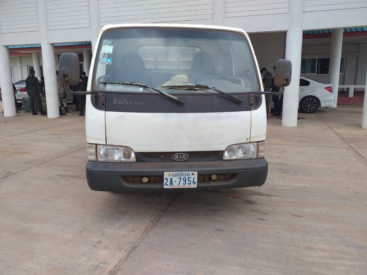เปิดด่านช่องสะงำศรีสะเกษไม่กี่วัน ชาวกัมพูชาชะล่าใจนำเข้าสินค้าหนีภาษี เจอฝั่งไทยตรวจเข้มยึดของกลางดำเนินคดี