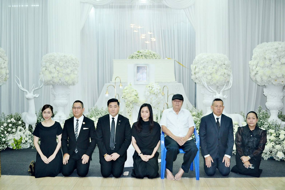 ครอบครัว ‘จันทศร–นิธิอนันตภร’ สุดอาลัย คุณแม่เพ็ญศรี จันทศร มารดา “จิ๊กกี๋–จุฑามาศ” อดีตนางเอกชื่อดัง ถึงแก่กรรมอย่างสงบ