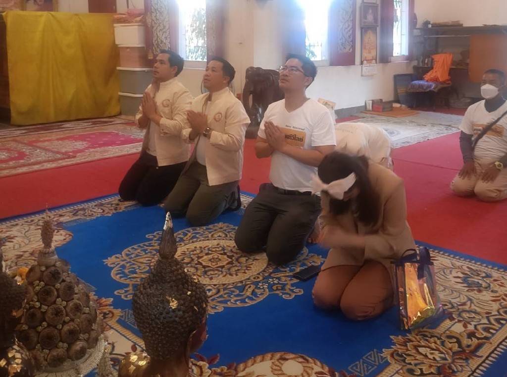 ‘‘ไทยศรีวิไลย์’ ลงพื้นที่บางบัวทอง ‘เต้’ ขอบคุณนิด้าโพลล์ให้ลำดับ 14 เป็นแคนดิเดตนายกฯ 