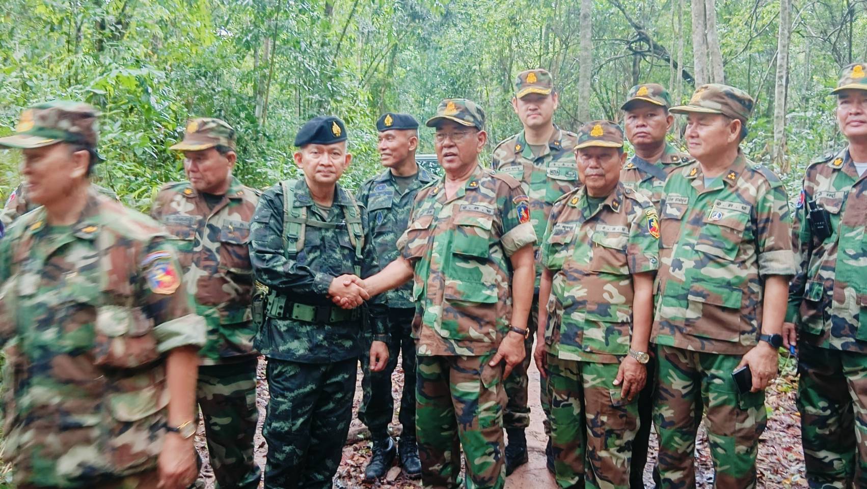 ทบ.เผยสถานการณ์ช่องบกคลี่คลาย หลังฝ่ายกัมพูชาเจรจากับกองกำลังสุรนารี เห็นชอบปรับการวางกำลังเพื่อลดการเผชิญหน้า