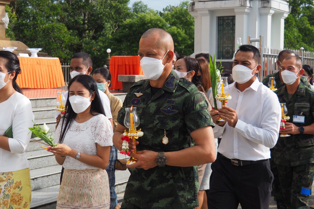 ผอ.ศปพร. ร่วมส่งเสริมพระพุทธศาสนา ตักบาตร เวียนเทียน เนื่องในวันอาสาฬหบูชา และวันเข้าพรรษา 