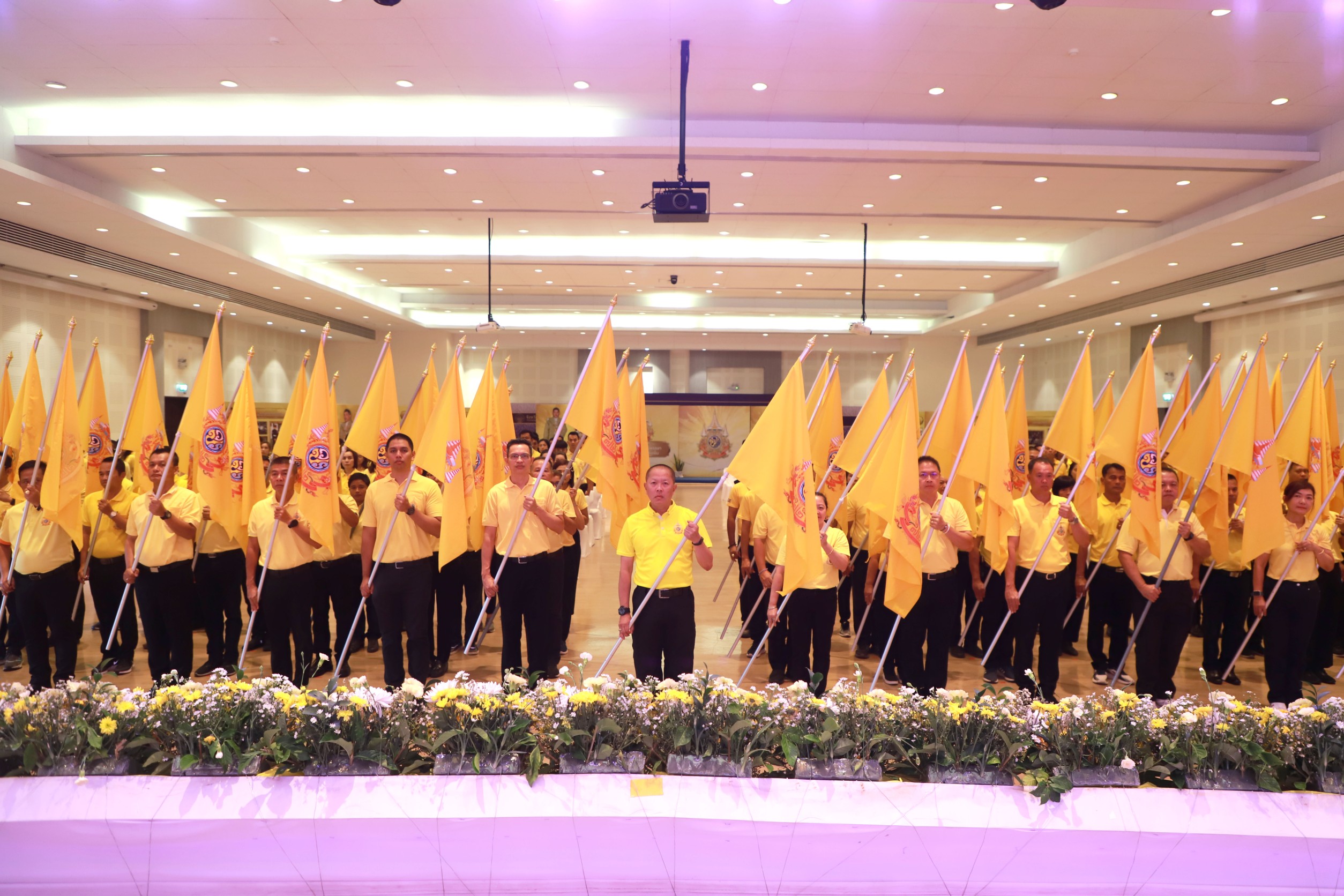 จังหวัดพังงา ส่งมอบธงตราสัญลักษณ์งานเฉลิมพระเกียรติ 