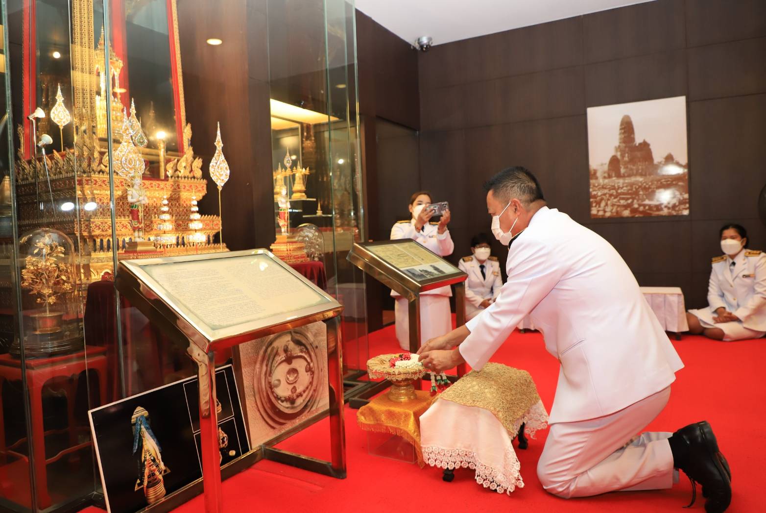 พ่อเมืองกรุงเก่า นำสักการะสิ่งศักดิ์สิทธิ์คู่บ้านคู่เมืองและบวงสรวงถวายพระเจ้าอู่ทอง เป็นปฐมฤกษ์ ก่อนจัดงาน "ยอยศยิ่งฟ้า อยุธยามรดกโลก" 