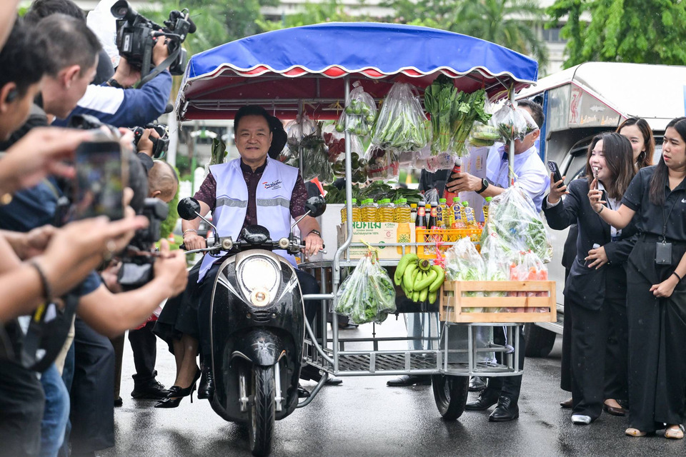 "สวนดุสิตโพล" ชี้ "รัฐบาลอนุทิน" ยังน่าห่วง คนยังหวัง "ไทยช่วยไทยพลัส" ลดค่าครองชีพได้ 