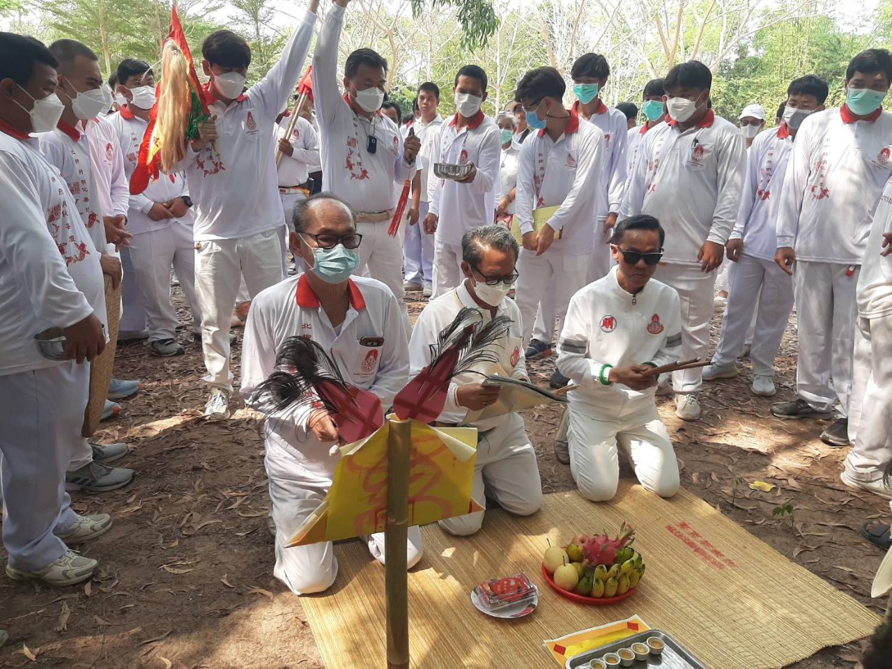 มูลนิธิสว่าง ธรรมะสถาน แปดริ้ว อัญเชิญองค์โป๊ยเซียนโจซือ เก็บศพไร้ญาติล้างป่าช้า ครั้งที่ 6  