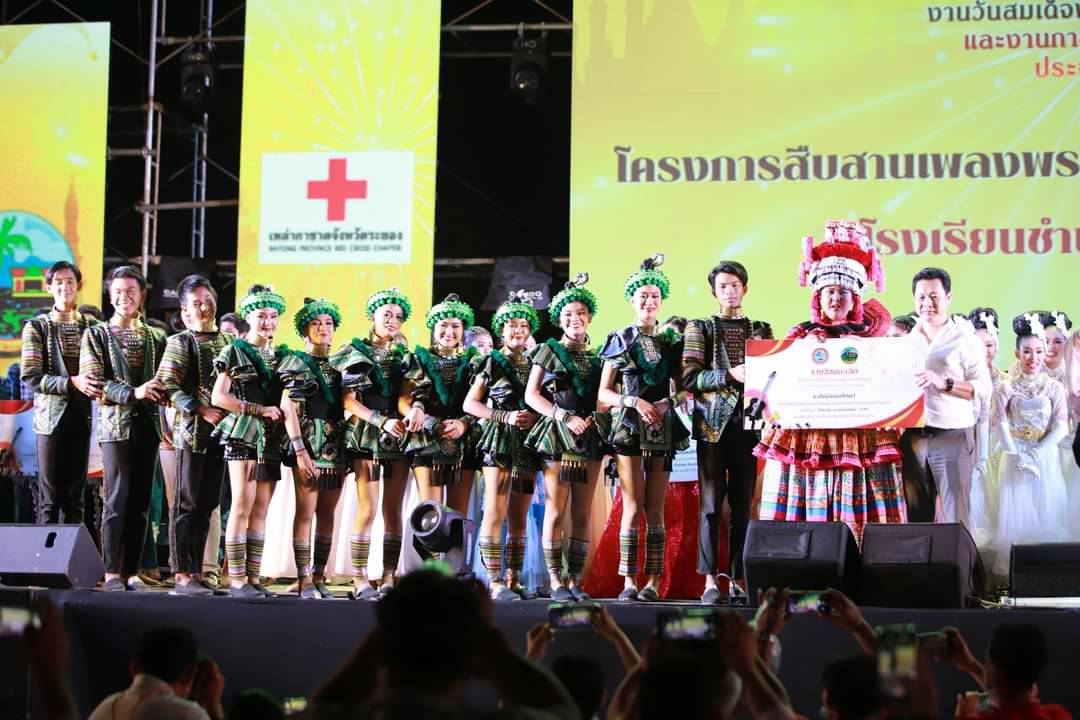 วันสุดท้ายงานกาชาด รร.ชำนาญเข้าประกวดร้องเพลงพระราชนิพนธ์ประกอบจินตลีลารับรางวัลชนะเลิศ