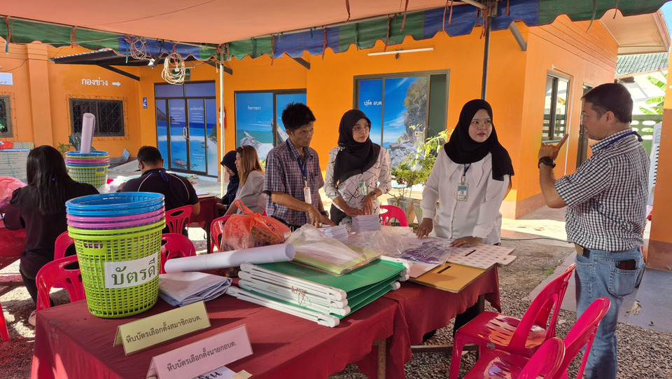 สตูลพร้อม 100%! ขนหีบบัตรลงเรือสู่พื้นที่เกาะ ย้ำเลือกตั้งท้องถิ่นไร้ปัญหาเบอร์ซ้ำ ผู้สมัครเข้าถึงใจชาวบ้าน