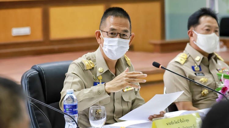 ผู้ว่าฯปทุมธานีเรียกประชุมคณะกรรมการโรคติดต่อยกระดับมาตรการคุมเข้มโควิด