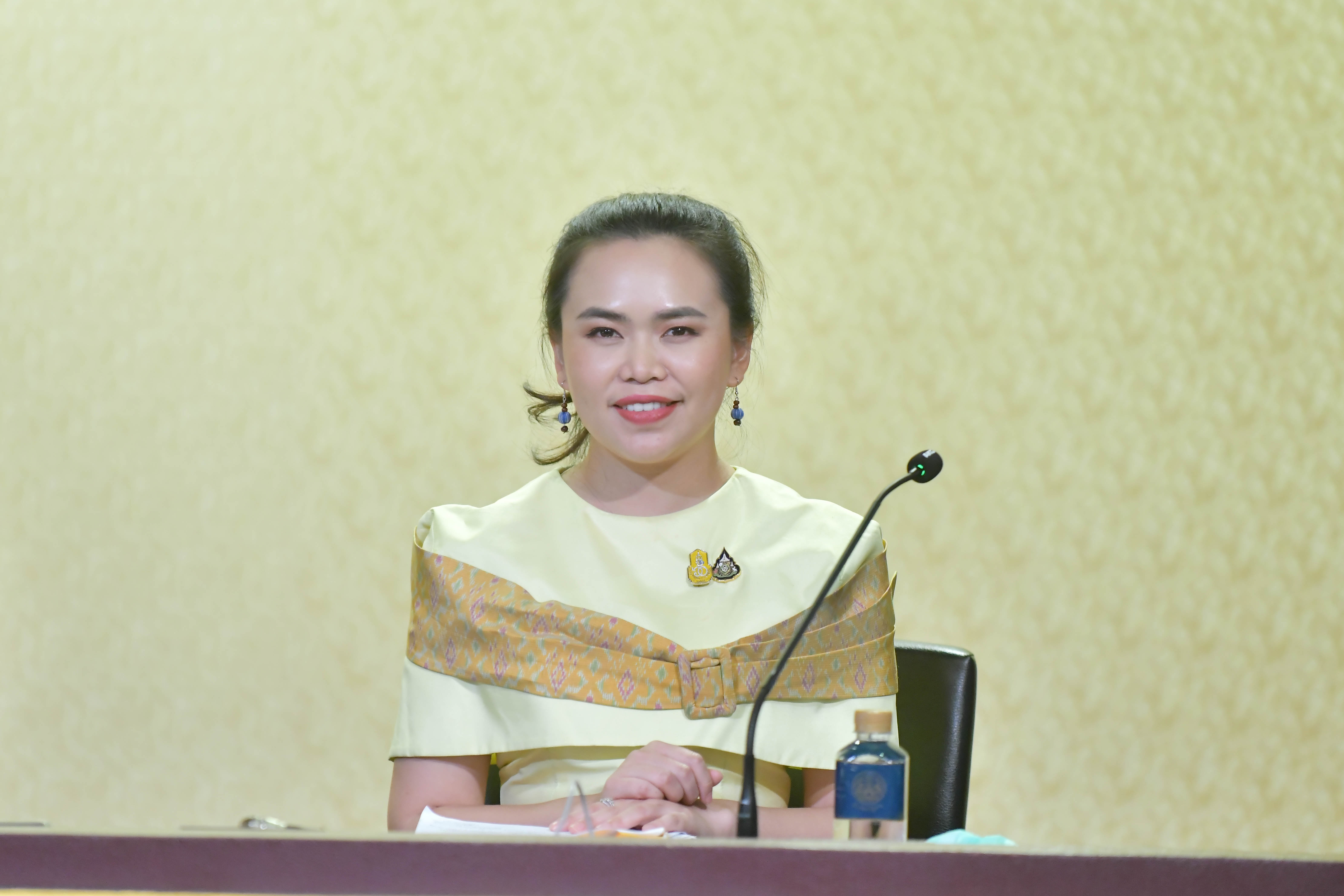 ครม.มีมติยกเลิกแต่งตั้ง "อมร-ภูวิช"  นั่งขรก.การเมือง พบถูกกล่าวหาคดีปั่นหุ้น