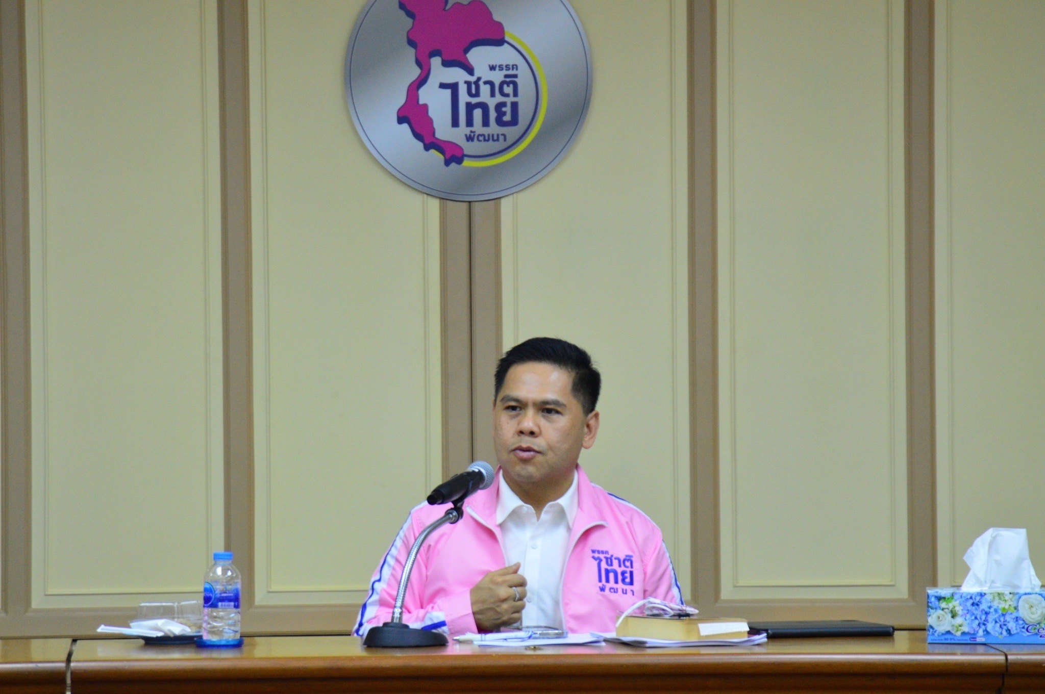 "วราวุธ" เรียกลูกพรรคชทพ. เวิร์คช็อป ระดมทำนโยบายหาเสียง ชี้การเมืองหลังเอเปคชัดขึ้น จับตาท่าที "บิ๊กตู่-บิ๊กป้อม" 