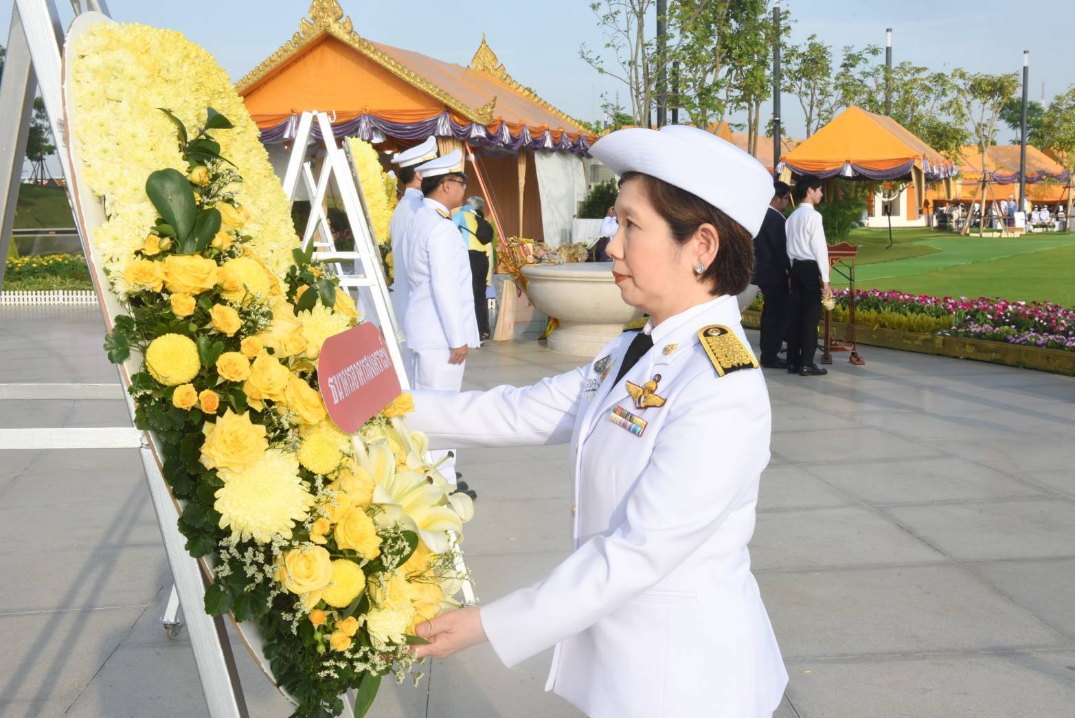 ธอส.ร่วมพิธีวางพวงมาลาถวายบังคมพระบรมราชานุสาวรีย์พระบาทสมเด็จพระบรมชนกาธิเบศร มหาภูมิพลอดุลยเดชมหาราช บรมนาถบพิตร เนื่องในวันนวมินทรมหาราช