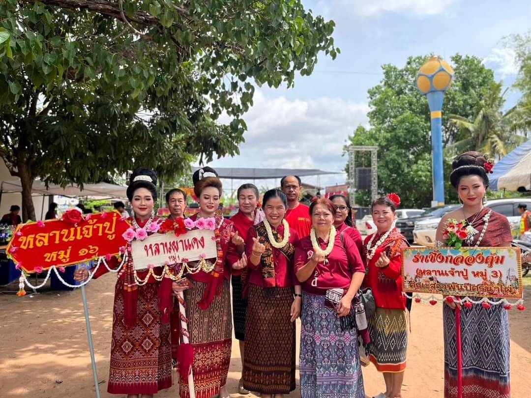ส.ส.เขต 1 ยโสธรร่วมสรงน้ำวัตถุโบราณและพระเจ้าใหญ่วัดใต้ศิริมงคลบ้านเดิดร่วมกับประชาชน