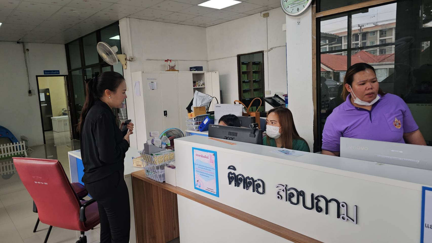 ปทุมธานี เดินหน้าเต็มที่ สจ.ลูกโป่ง ดูแลอำนวยความสะดวกการฉีดวัคซีนไข้หวัดใหญ่ ที่ รพ.สต.คลองสองพร้อมให้ข้อมูลประชาชนเพื่อความเข้าใจ