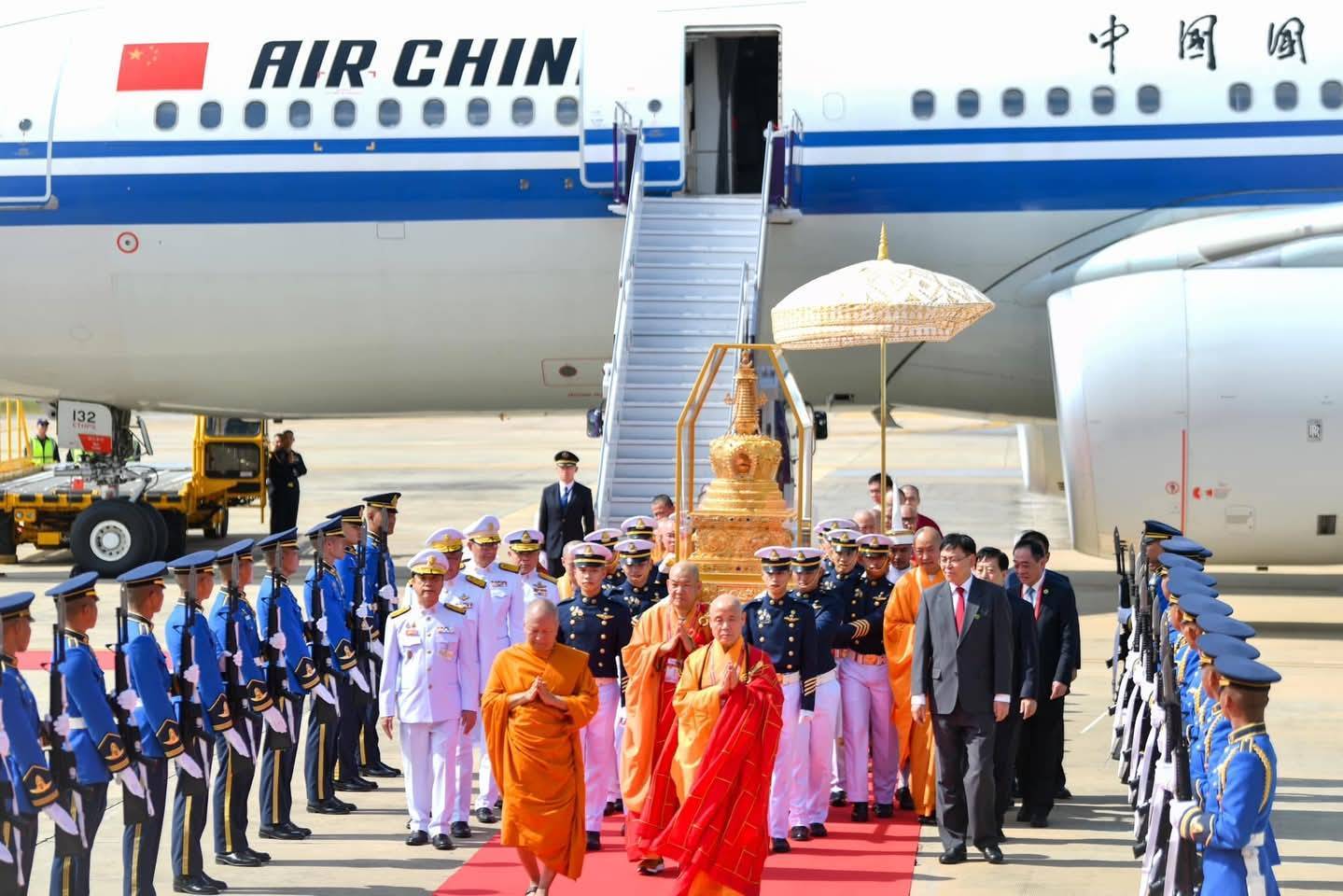 ถึงไทยแล้ว พระบรมสารีริกธาตุ (พระเขี้ยวแก้ว) จากจีน ประดิษฐานที่ไทย