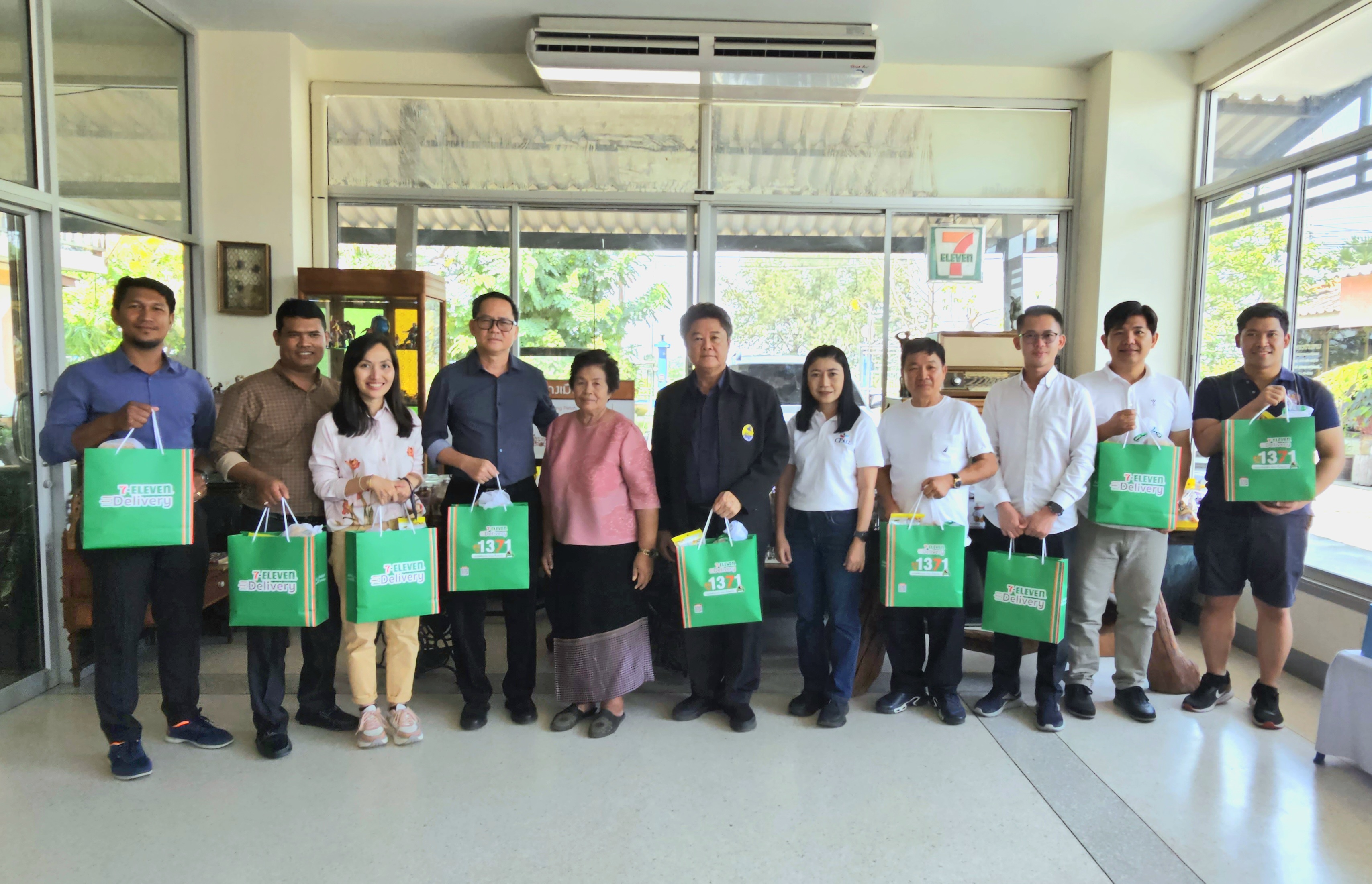 “แม่สมาน” SME ในร้านเซเว่นฯ เปิดบ้านต้อนรับสื่อกัมพูชาลองลิ้มชิมรสของดีเมืองเพชร