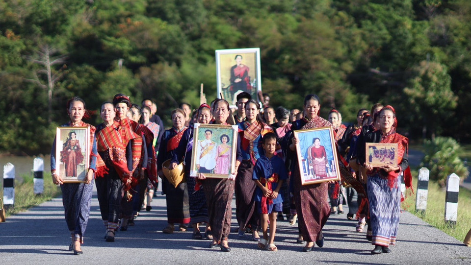 ชาวเขาวง กาฬสินธุ์ น้อมถวายอาลัย 15 วันสวรรคต “พระพันปีหลวง” เดินตามรอยเสด็จอ่างเก็บน้ำวังคำ