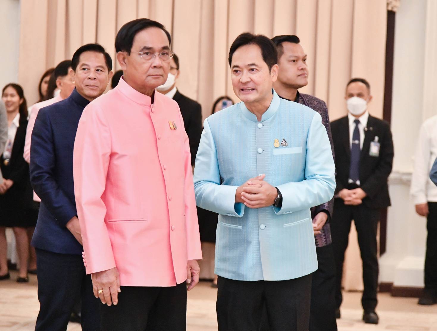 "นายกฯ" นำถกครม. รมต.ลาประชุม 6 คน "เลขาฯครม." เผยสภาส่งรายชื่อ "ปธ.สภาฯ-รองปธ." ถึงทำเนียบฯแล้ว