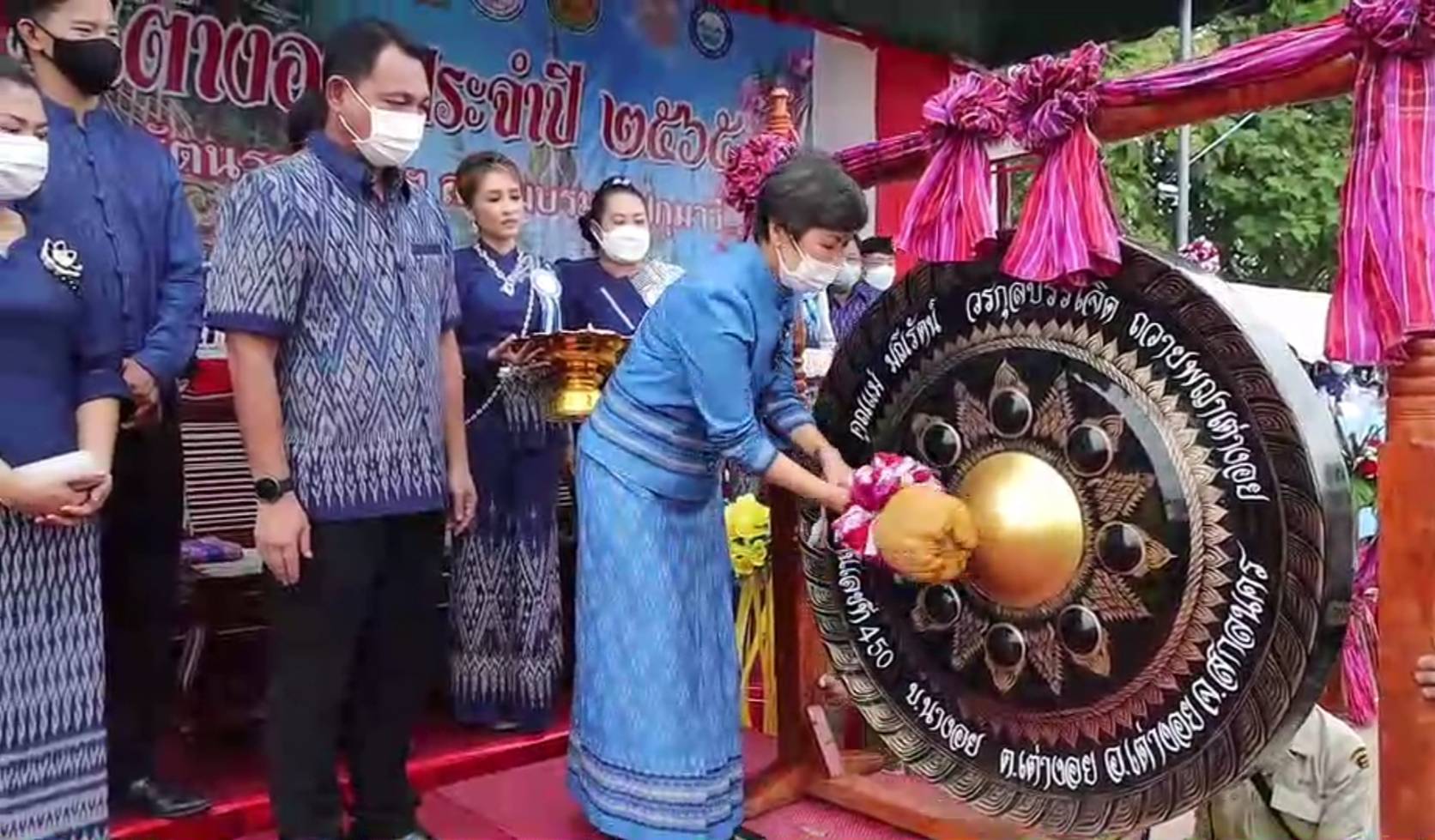 สกลนครจัดงานไหลเรือไฟไหว้สาพญาเต่างอยสวยงามตระการตาแห่งเดียวในโลก