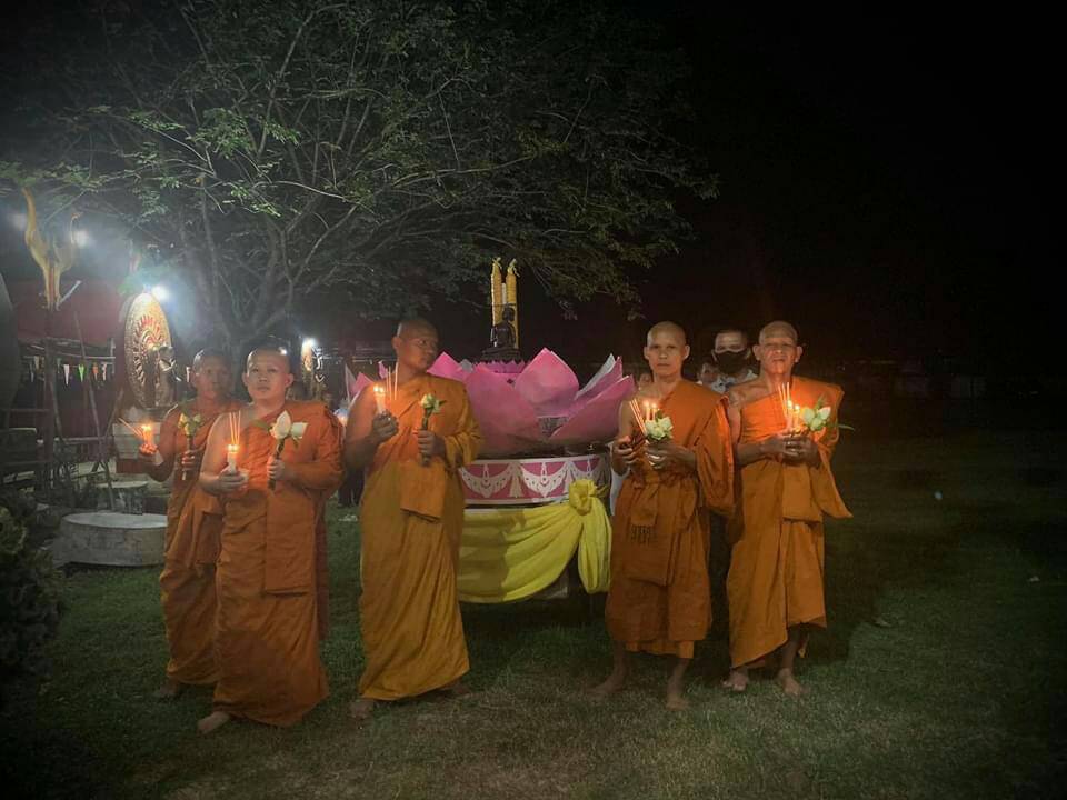 วัฒนธรรมยโสธร ร่วม ชุมชนคุณธรรมบ้านห้องแซง เวียนเทียน ในวันอาสาฬหบูชา