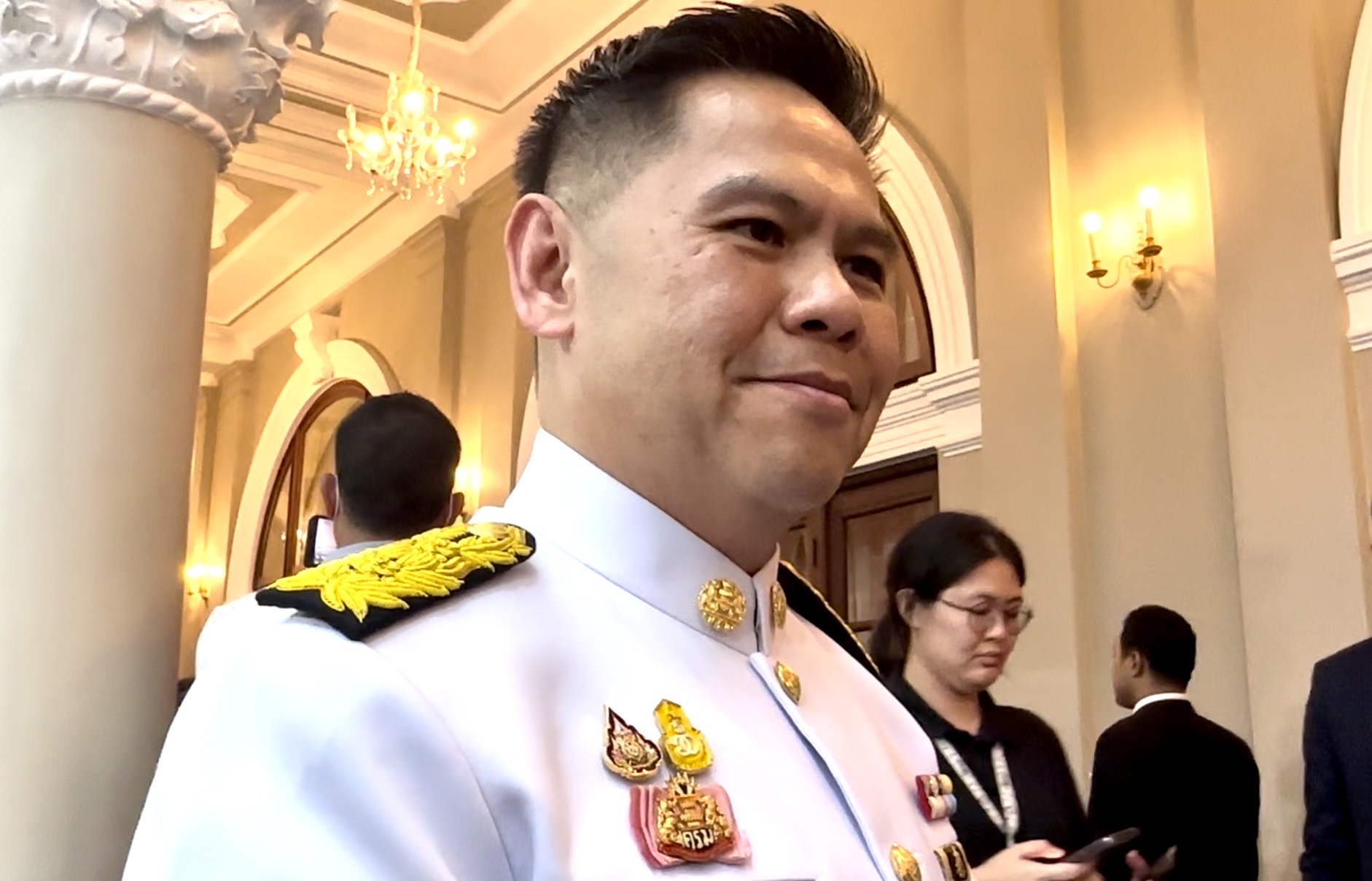 “วราวุธ” เผย ในหลวงทรงมีพระบรมราโชวาท ใช้สติปัญญาทำงานเพื่อประชาชน