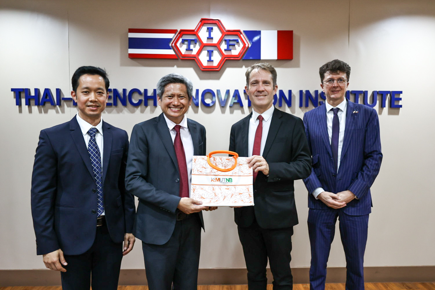 ผู้บริหาร มจพ. ให้การต้อนรับผู้บริหารกระทรวงการต่างประเทศฝรั่งเศส เข้าเยี่ยมชม ดูงาน TFII 
