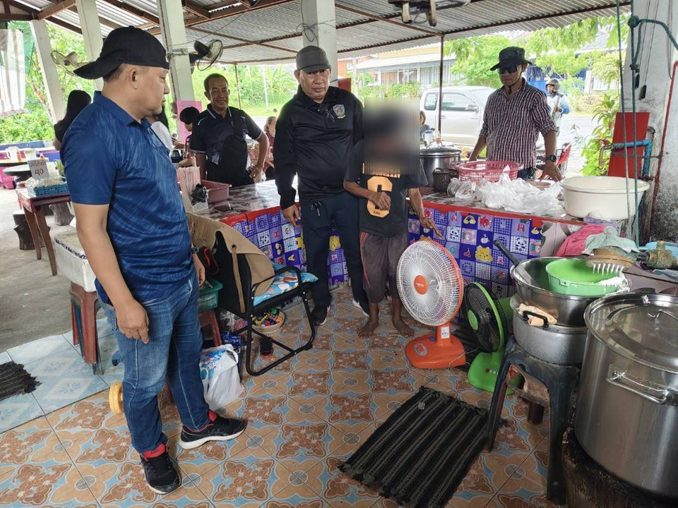 รวบชายพิการปั่นสามล้อพ่วงข้าง พาน้องหมาตระเวนขโมยพัดลม อ้างอากาศร้อนกลัวหมานอนไม่หลับ