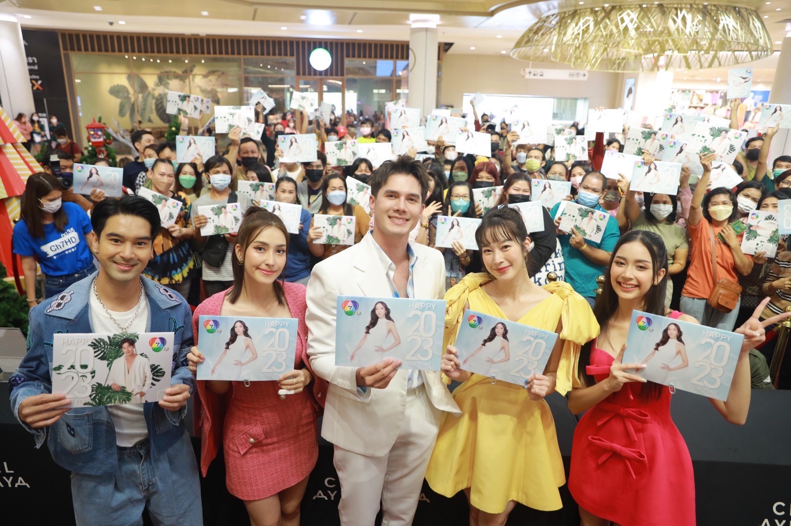 “เอส-มิกค์-ฐิสา-นาว” นำทีมนักแสดงช่อง 7HD แจกปฏิทินของขวัญปีใหม่ สุดปลื้มแฟนๆ แห่ต้อนรับอบอุ่น