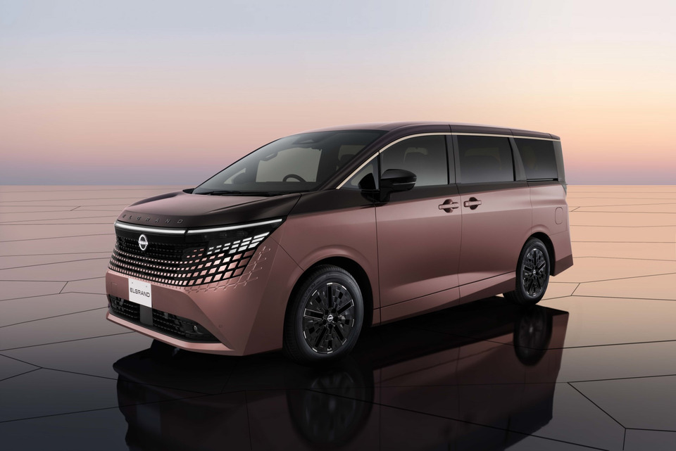 นิสสันเปิดตัวยานยนต์รุ่นสัญลักษณ์ ขับเคลื่อนด้วยพลังงานไฟฟ้า Japan Mobility Show 2025
