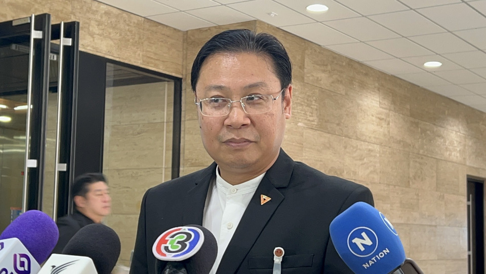 "ณัฐวุฒิ" เผยตั้งคณะทำงานพิจารณาแก้รัฐธรรมนูญ ยังไม่แน่ชัดประชุมวิสามัญหรือไม่ คาดเสร็จใน พ.ย.นี้