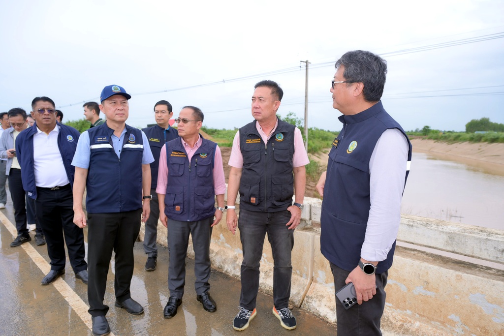 "รองอธิบดีฯวรพจน์" ลุยตรวจลุ่มน้ำยม-น่าน สั่งเร่งระบายน้ำ ตั้งเครื่องสูบ รับมือพายุฝน