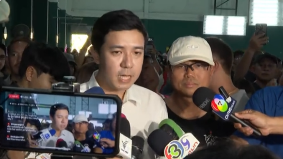 ชลบุรีเดือด! มวลชนจี้นับคะแนนใหม่ แฉพิรุธไฟดับแต่พัดลมหมุน-หีบบัตรไร้สายรัด พรรคประชาชนยัน "แพ้ได้แต่ต้องโปร่งใส"