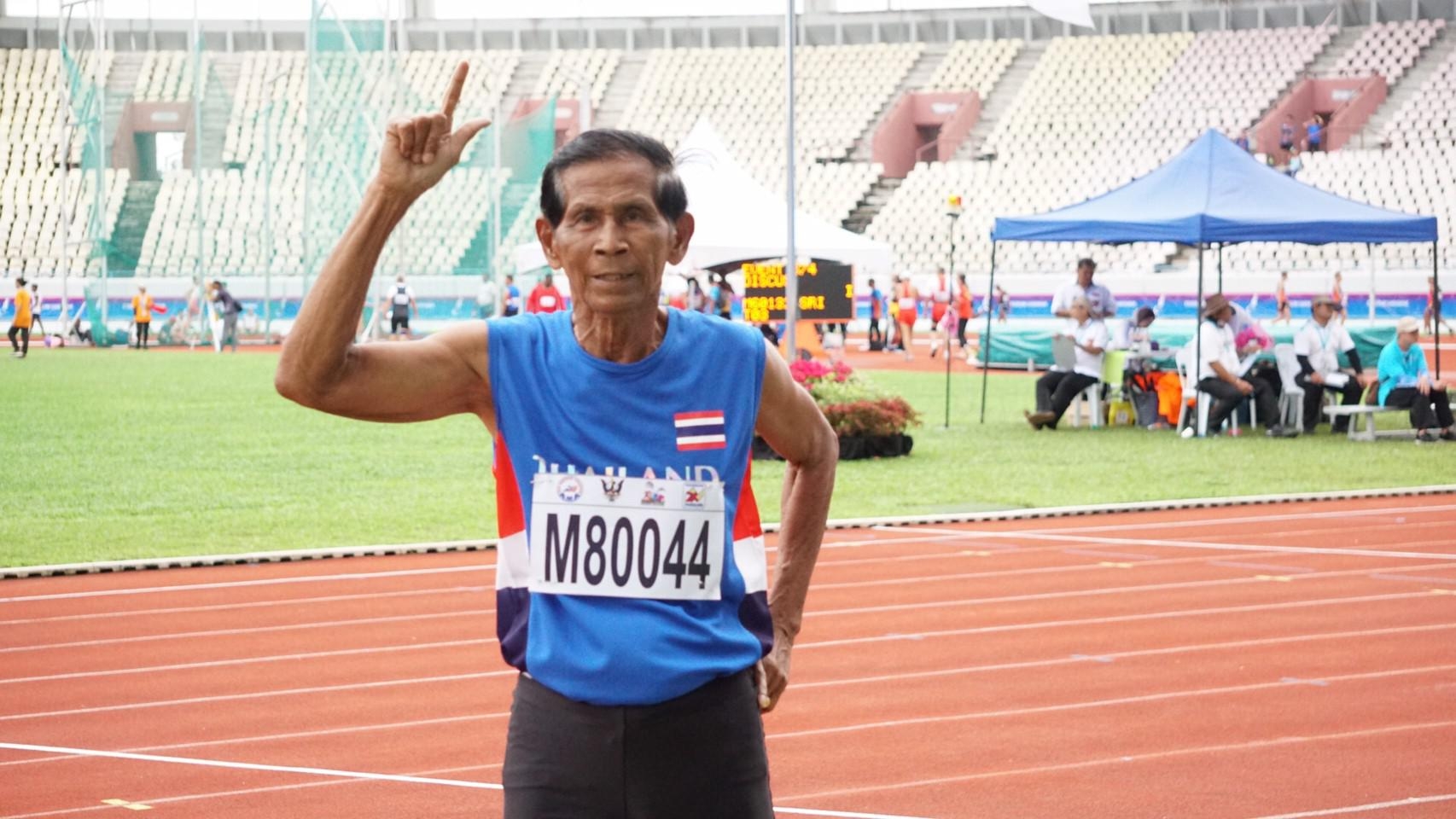 วิ่งส่งธงไทยไปโอลิมปิก คึกคัก! ปู่วัย 85 ลมกรดเเชมป์เอเชีย ร่วมจารึกประวัติศาสตร์ ชวนคนไทยวิ่งส่งพลังใจให้ทัพนักกีฬาไทย ฟรี!