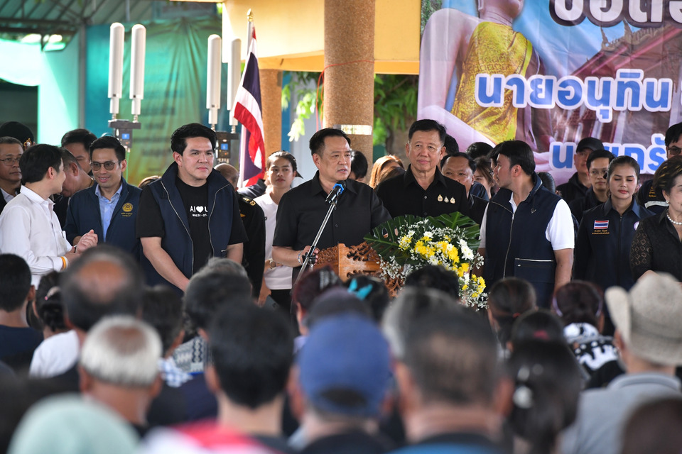 “อนุทิน” ขอบคุณชาวบ้านเสียสละเป็นพื้นที่รับน้ำ บอกเจ็บปวดเห็น ปชช.เดือดร้อน ท้า ถ้ารบ. ทำงานไม่ดีไม่ต้องเลือกกลับมา